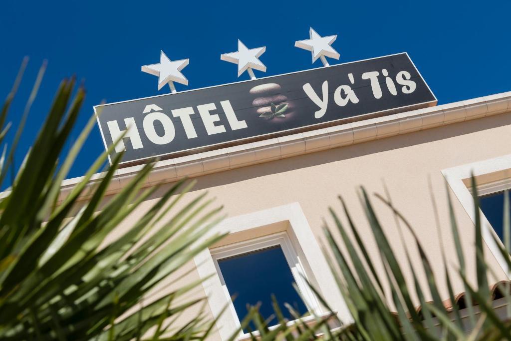 Le Ya'Tis Hotel Saint-Laurent-des-Arbres Exterior foto