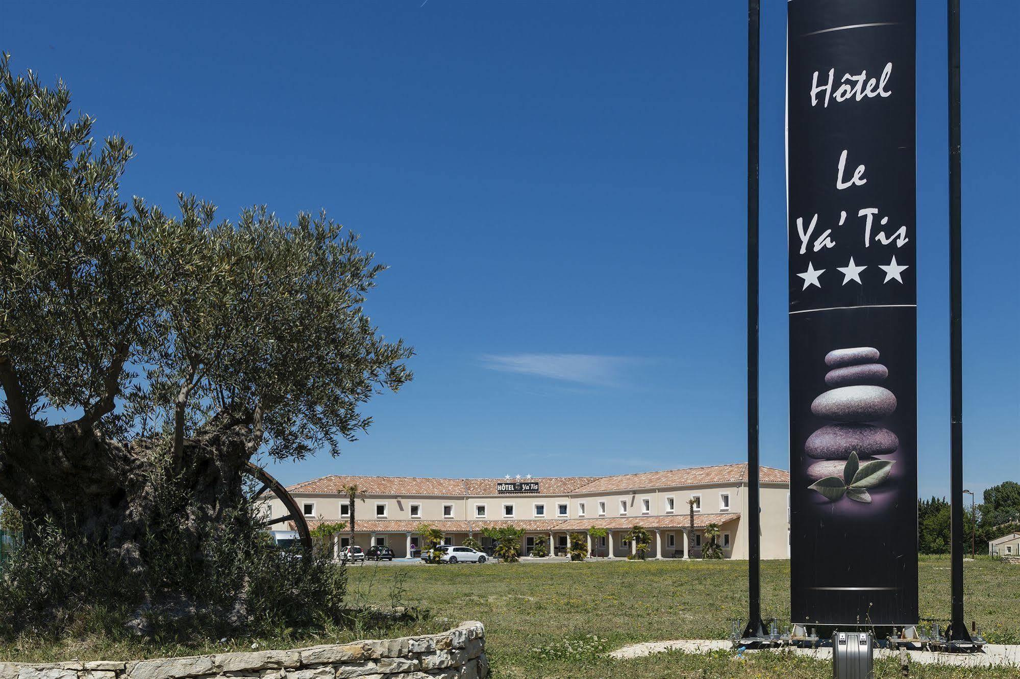 Le Ya'Tis Hotel Saint-Laurent-des-Arbres Exterior foto